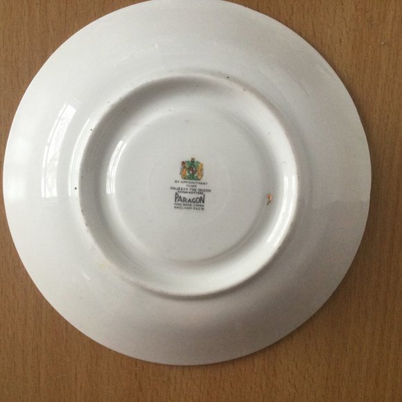 Two Paragon fine bone china Saucers-Canada Coats of Arms and Emblems vintage - Picture 3 of 5